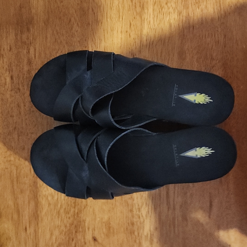 VOLATILE shoes